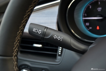 2017款昂科威2.0T自动四驱豪华型28T 雪域白