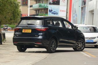 2018款比亚迪宋MAX 1.5T自动智联精英型6座