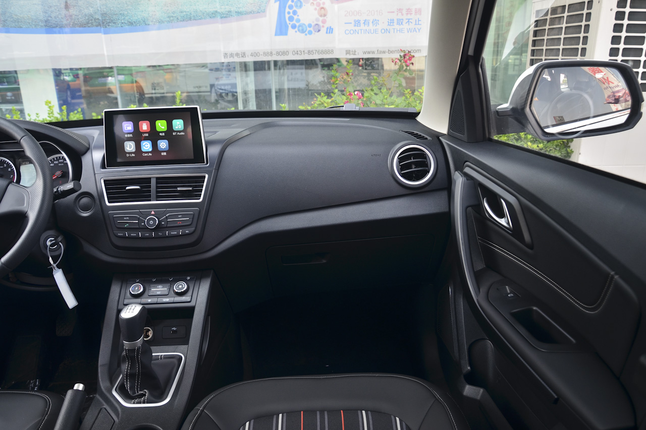 2017款奔腾X40 1.6L手动豪华型