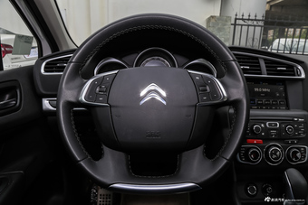 2015款雪铁龙C4L 1.8L自动尊贵版