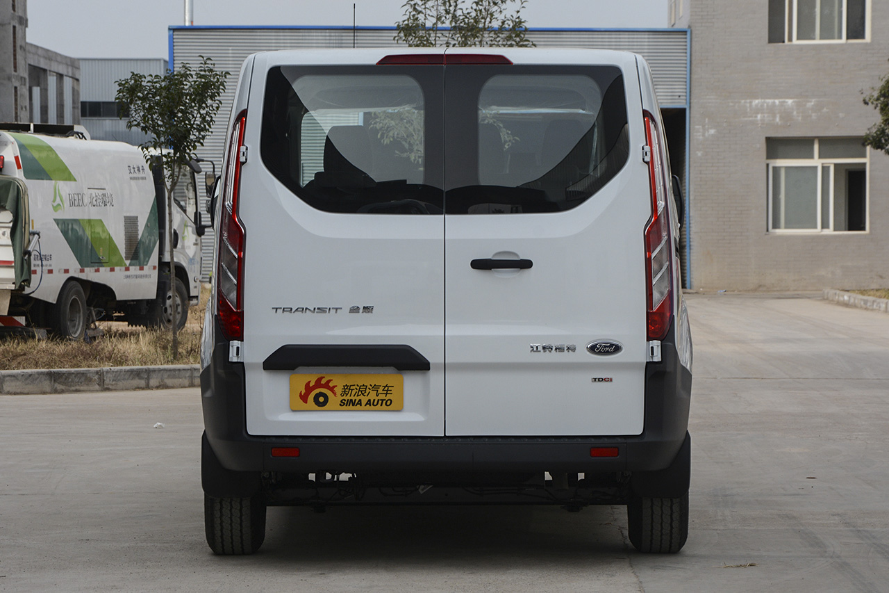 2017款新全顺 2.0T自动汽油多功能商用车短轴低顶