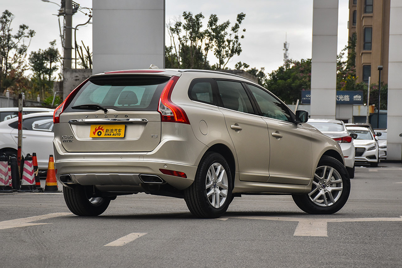 2017款沃尔沃XC60 2.0T自动T5 智进版