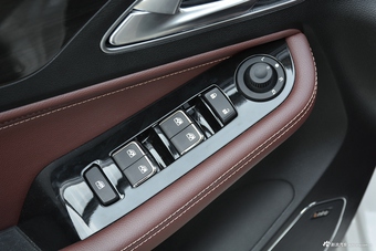 2017款宝骏560 1.5T DCT旗舰型