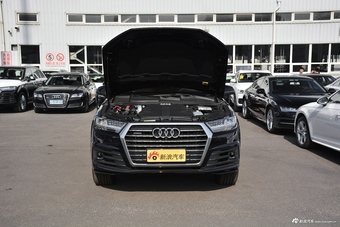 2018款奥迪Q7 3.0T自动45TFSI尊贵型