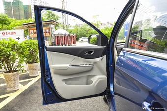 2016款风行S500 1.6L自动豪华型 爵士蓝