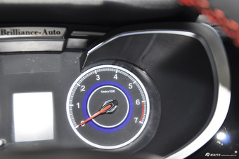 2016款中华V3 1.5L手动精英型