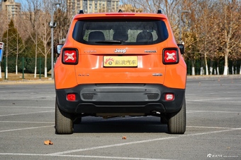 2017款自由侠2.0L自动四驱越能版