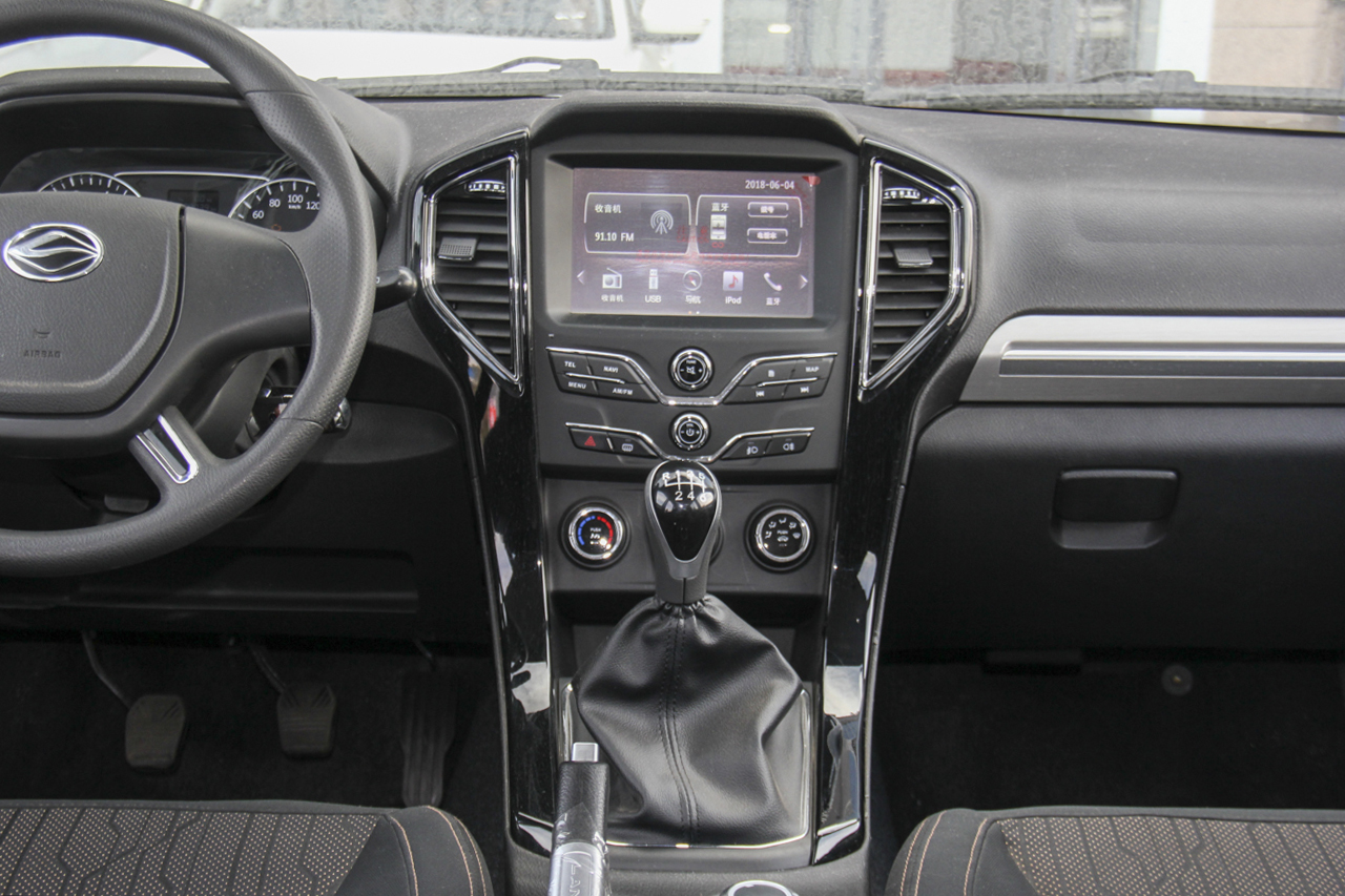 2018款陆风X8 1.8T手动汽油4X4豪华型