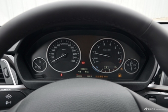 2018款宝马3系2.0T自动320Li xDrive 时尚型