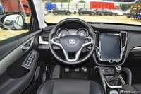 2016款众泰SR7 1.5T手动魔方之心版