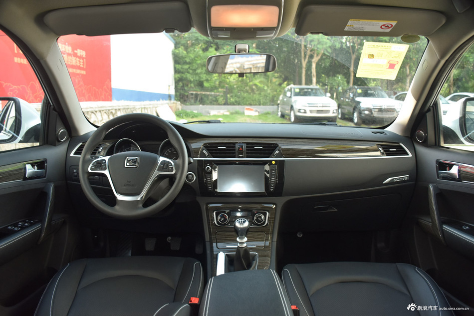 2015款众泰T600 1.5T手动豪华型 冰川白