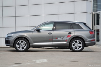 2016款奥迪Q7 2.0T自动40TFSI S-Line运动型