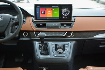 2018款上汽大通G10 PLUS 2.0T自动豪华行政版