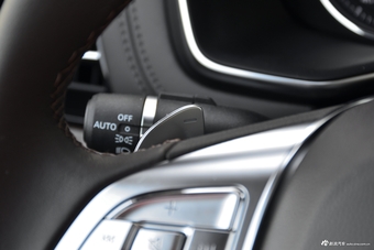 2018款荣威RX8 2.0T自动智联网四驱旗舰版