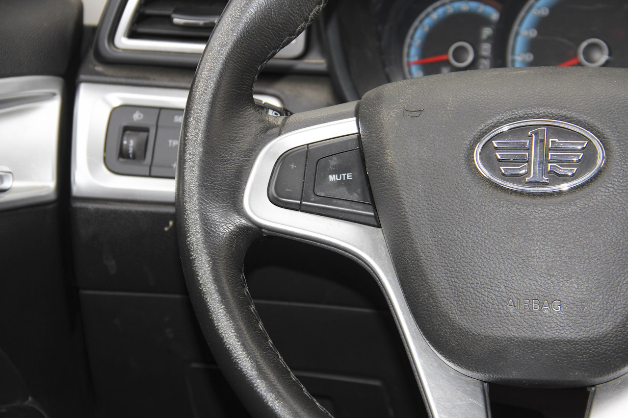 2015款骏派D60 1.8L自动尊贵型 白色