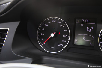 2018款荣威360 PLUS 1.5L自动尊享版