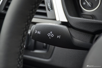 2017款宝马3系2.0T自动M运动型330i（白）