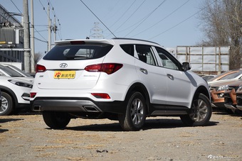 2017款全新胜达2.4L手动两驱智能型5座