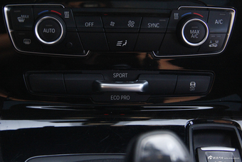 2016款宝马2系旅行车218i 1.5T自动运动设计套装 