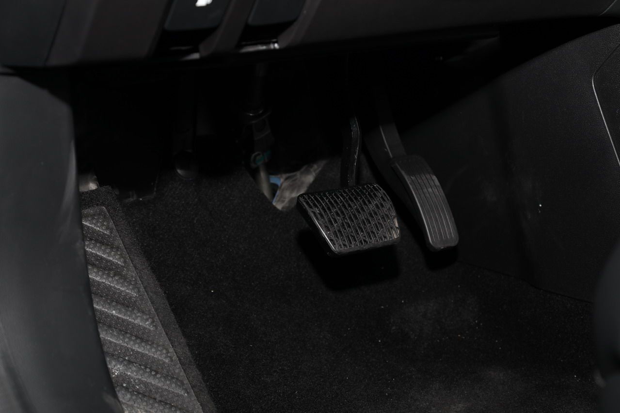 2019款荣威i5 20T自动智联网超能智尊版 