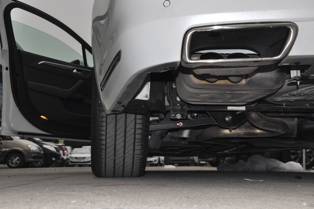 2016款东风A9 1.8T自动尊贵型 珠光白