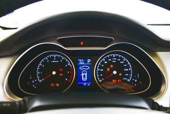 2015款海马M8 1.8T自动舒适型