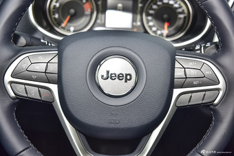 2016款自由光2.4L自动领先版 星光银