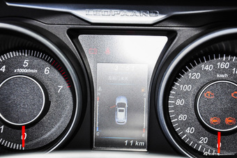 2015款猎豹CS10 2.0T手动新锐版  雅典白