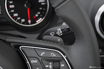 2018款奥迪A3 30周年型2.0T自动Limousine 40 TFSI运动型