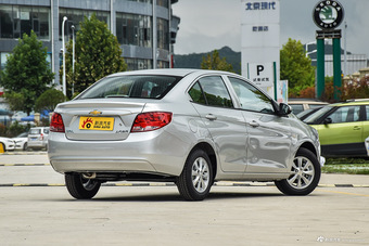 2015款赛欧3 1.5L手动理想版（天窗）