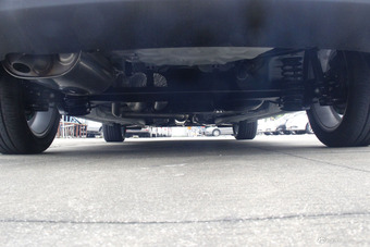 2016款艾瑞泽5 1.5L手动领潮版 俊逸白