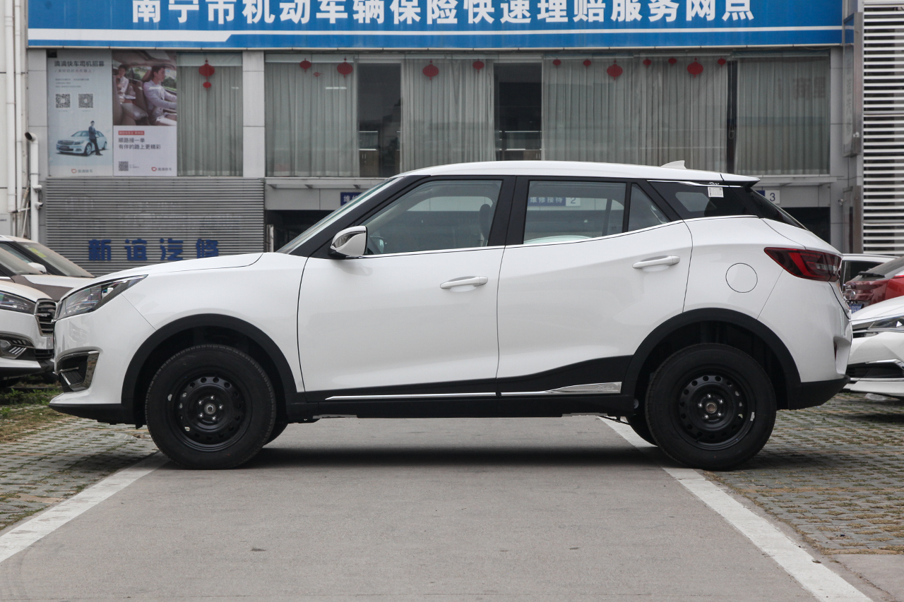 2017款众泰T300 1.5L手动精英型 