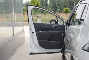 2016款标致3008 1.6THP自动至尚版 