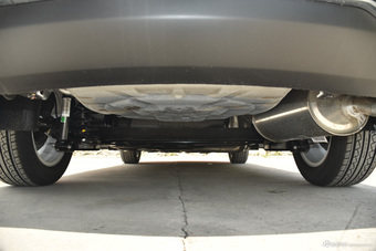 2015款众泰Z500 1.5T 手动豪华型 萨丁白