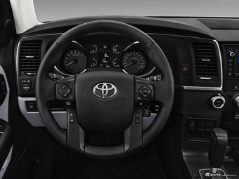 丰田推出新款巨无霸 改款红杉发布