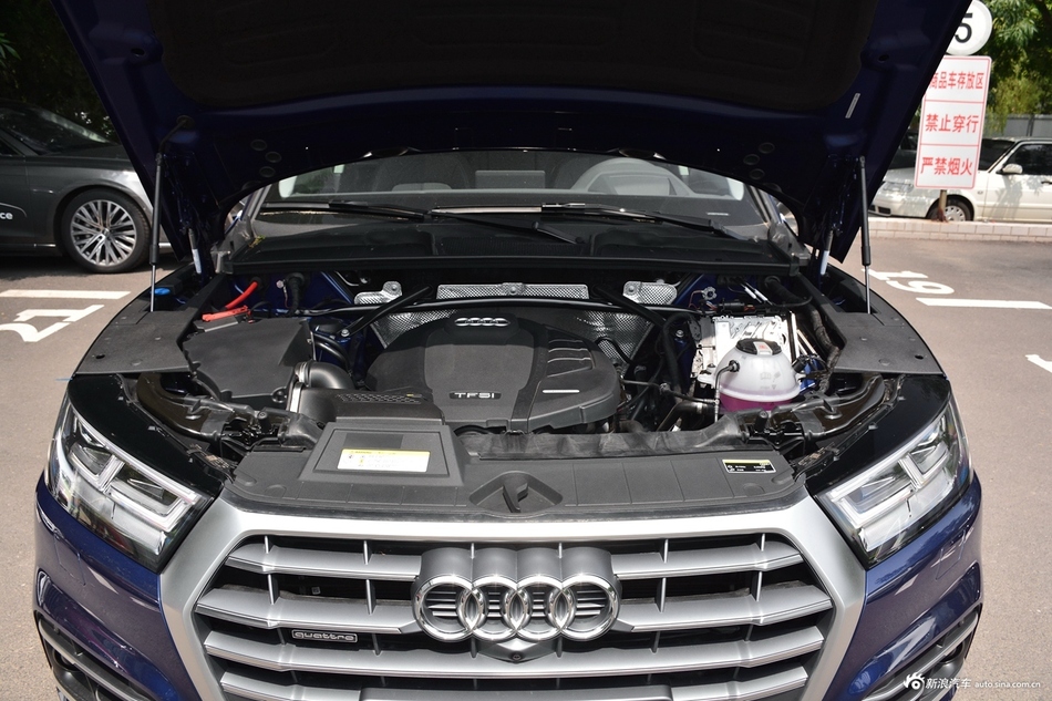 2018款奥迪Q5L 2.0T自动45 TFSI尊享风雅型