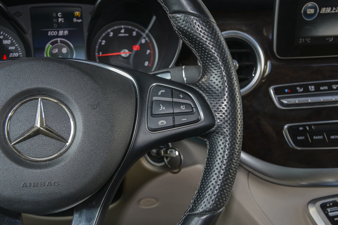 2017款奔驰V级 V 260 尊贵版