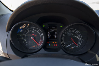 2016款名爵锐行1.5L手动超值豪华版