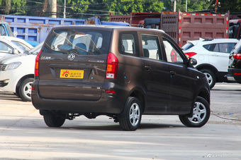 2015款风光330 1.5L手动实用型 摩卡棕