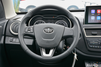 2018款奔腾X40网红版 1.6L手动舒适型