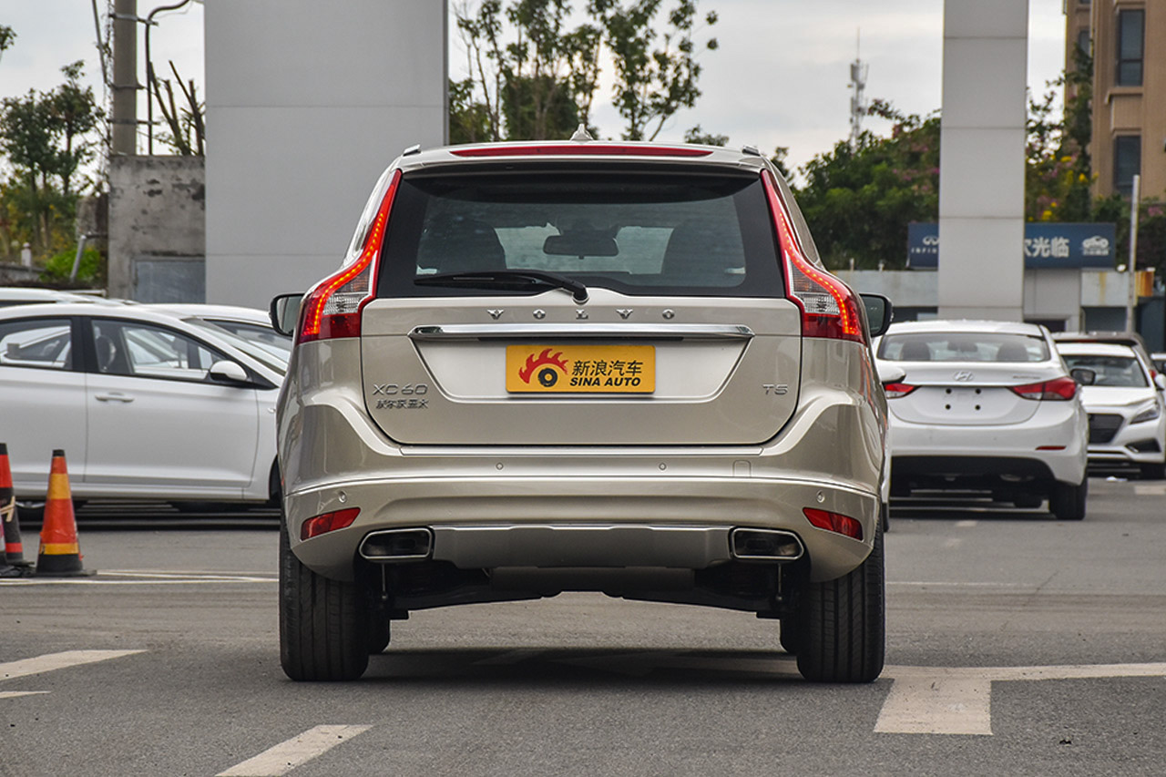 2017款沃尔沃XC60 2.0T自动T5 智进版