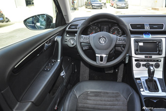 2016款迈腾1.8T自动TSI智享豪华型 幻影黑