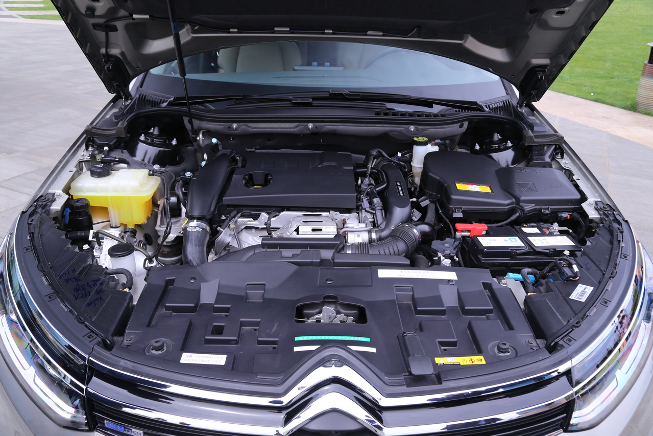 2017款东风雪铁龙C5 顶配版