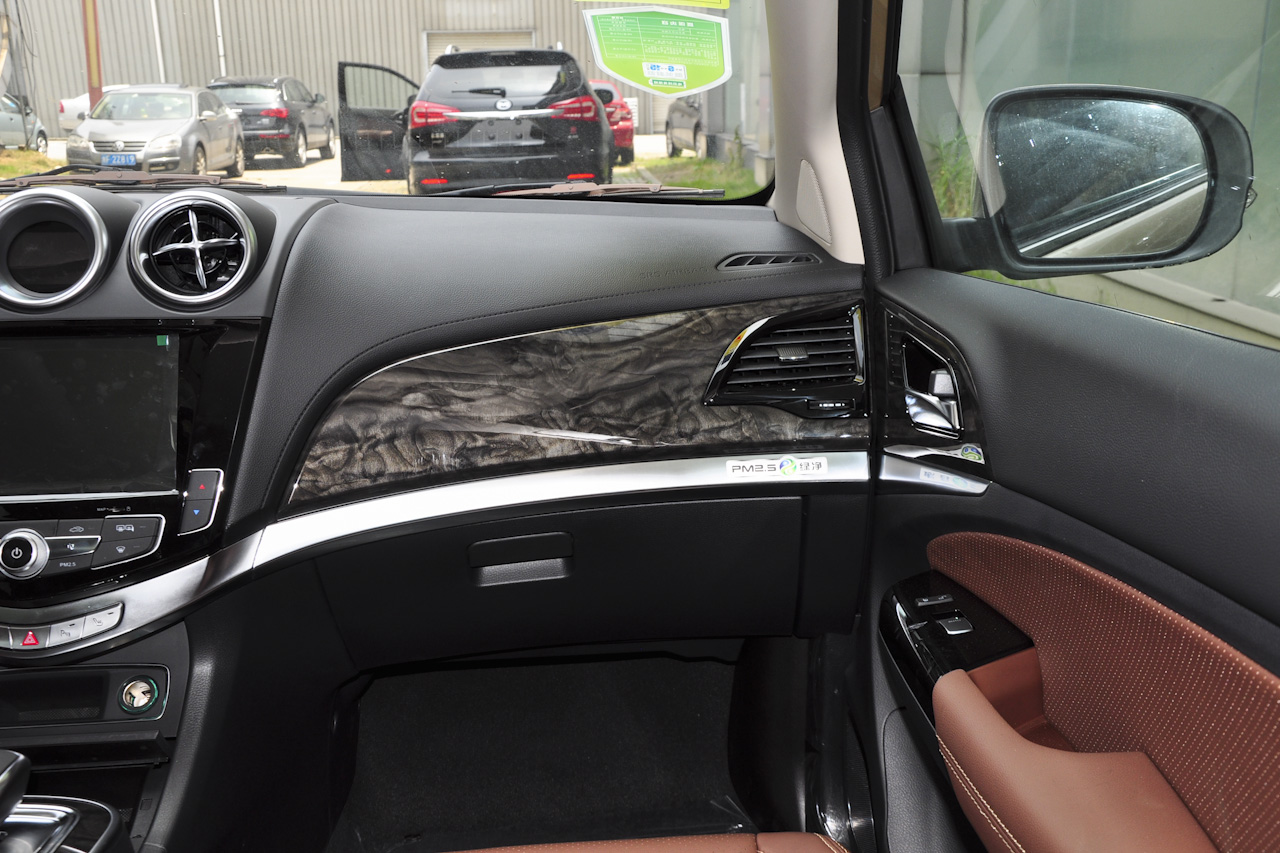 2015款比亚迪唐2.0T自动四驱旗舰型