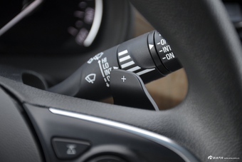 2017款GL8 2.0T自动 28T舒适型 白色