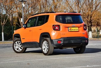 2017款自由侠2.0L自动四驱越能版