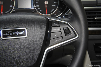 2016款众泰Z700 1.8T自动DCT典雅型