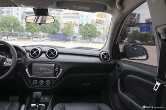 2018款东南DX3 1.5T自动旗舰型