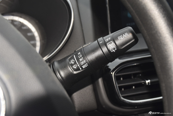 2017款风神AX4 1.6L自动潮尚型