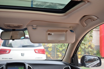 2017款宝骏560律动版1.5T手动乐享型